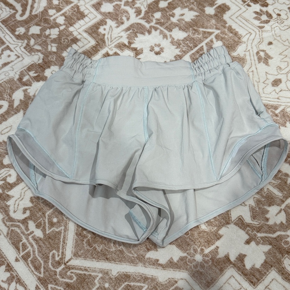 Lululemon Low Rise Hotty Hot Shorts 2.5"